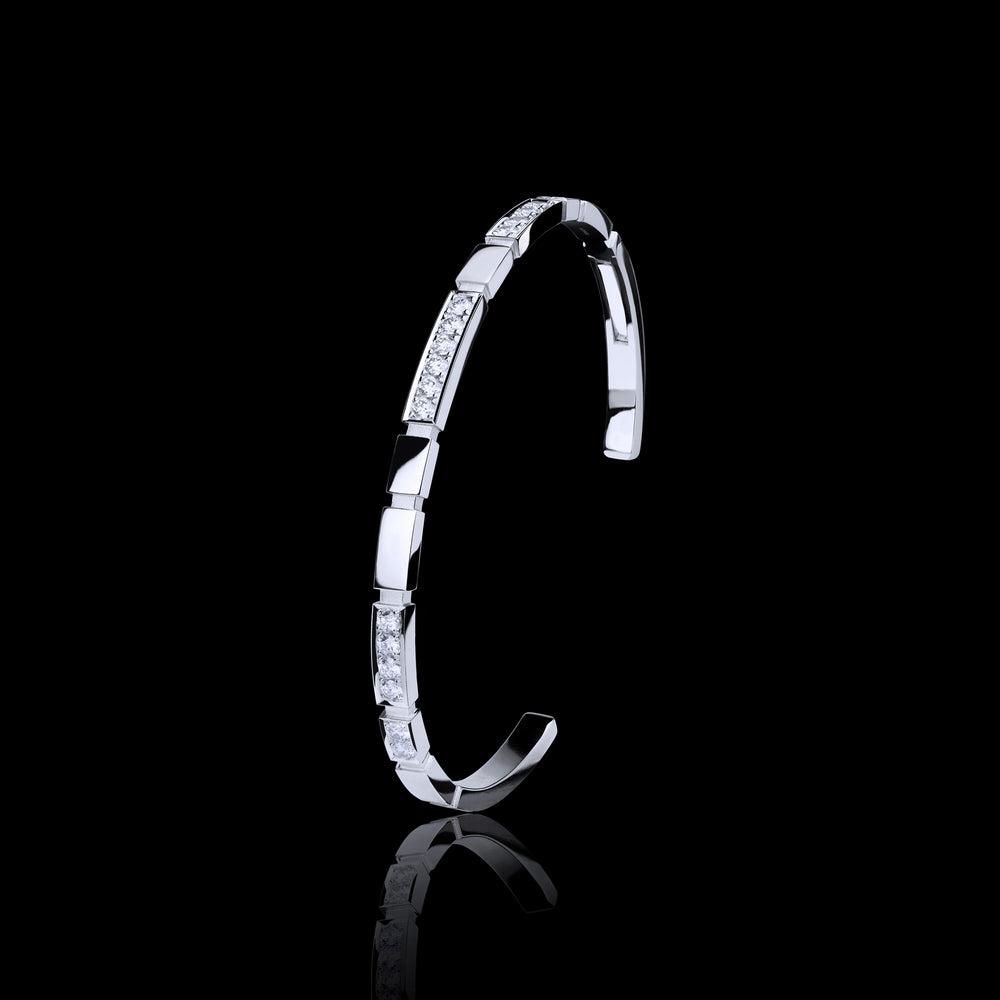 Eternal Alternate diamond Mini bangle in 18ct white gold by Stefano Canturi Eternal Alternate diamond Mini bangle in 18ct white gold by Stefano Canturi