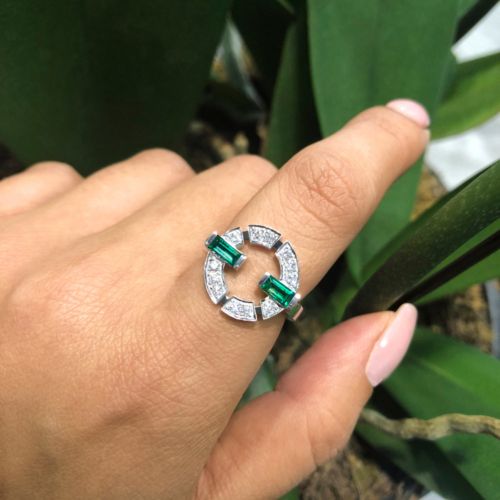 Regina Single Link Ring featuring diamonds and green emerald in White Gold by Stefano Canturi