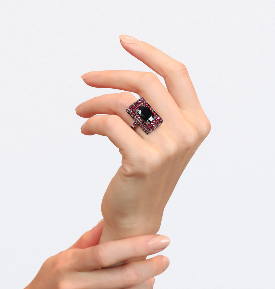 Captivo Ring (Australian black sapphires and Rubies)